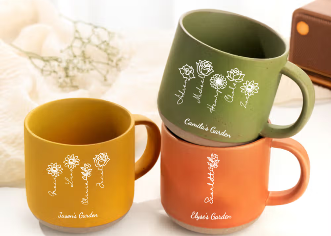 Et Vakkert Symbol på Familien: Personlig Kaffekrus med Fødselsblomster