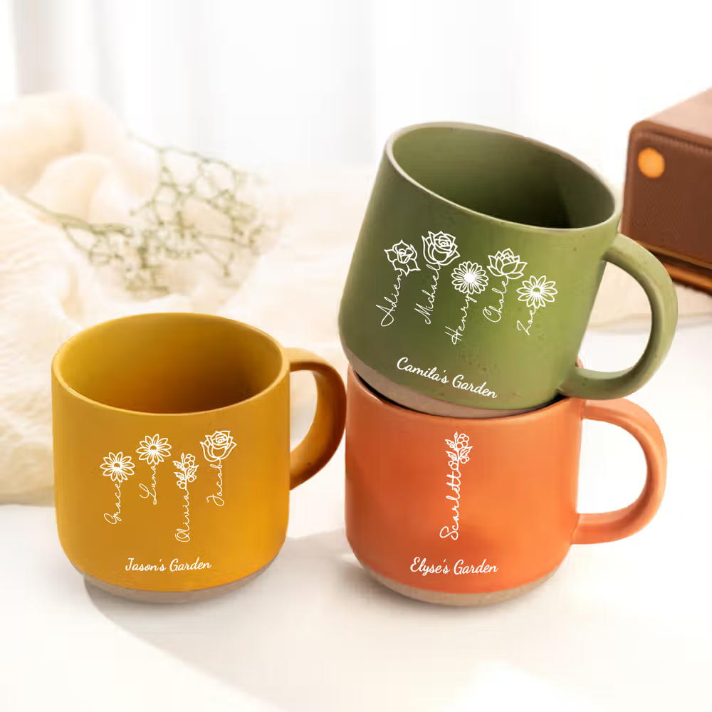 Et Vakkert Symbol på Familien: Personlig Kaffekrus med Fødselsblomster